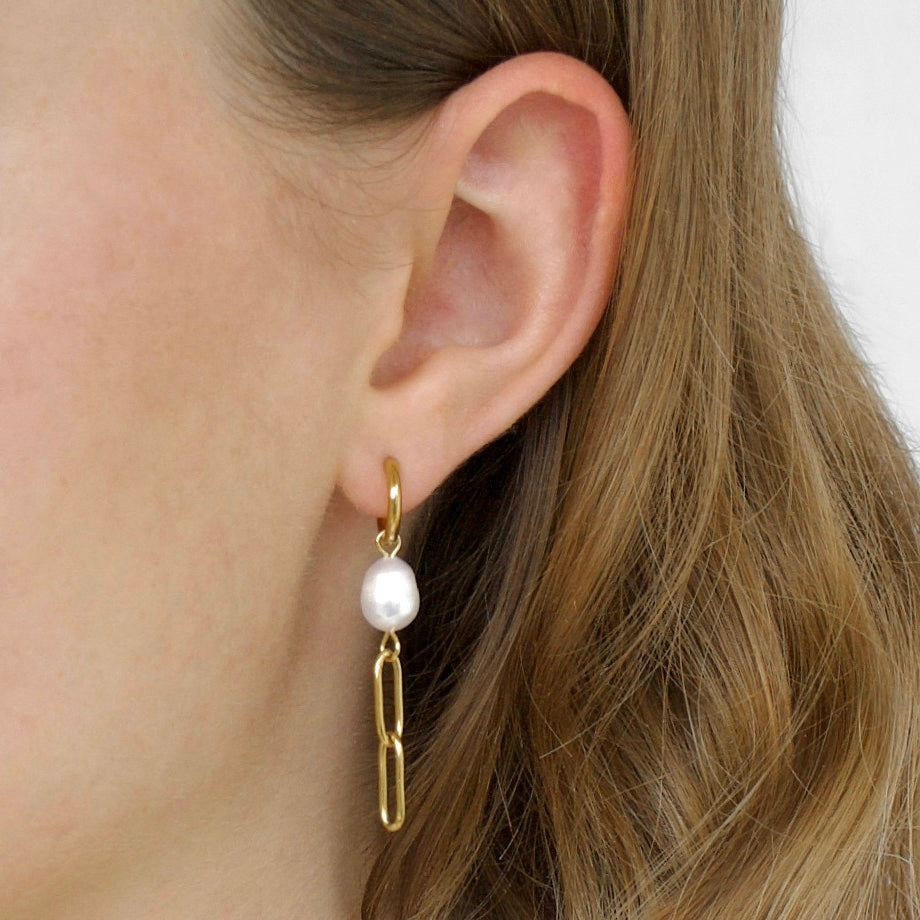 Pearl hoops gold