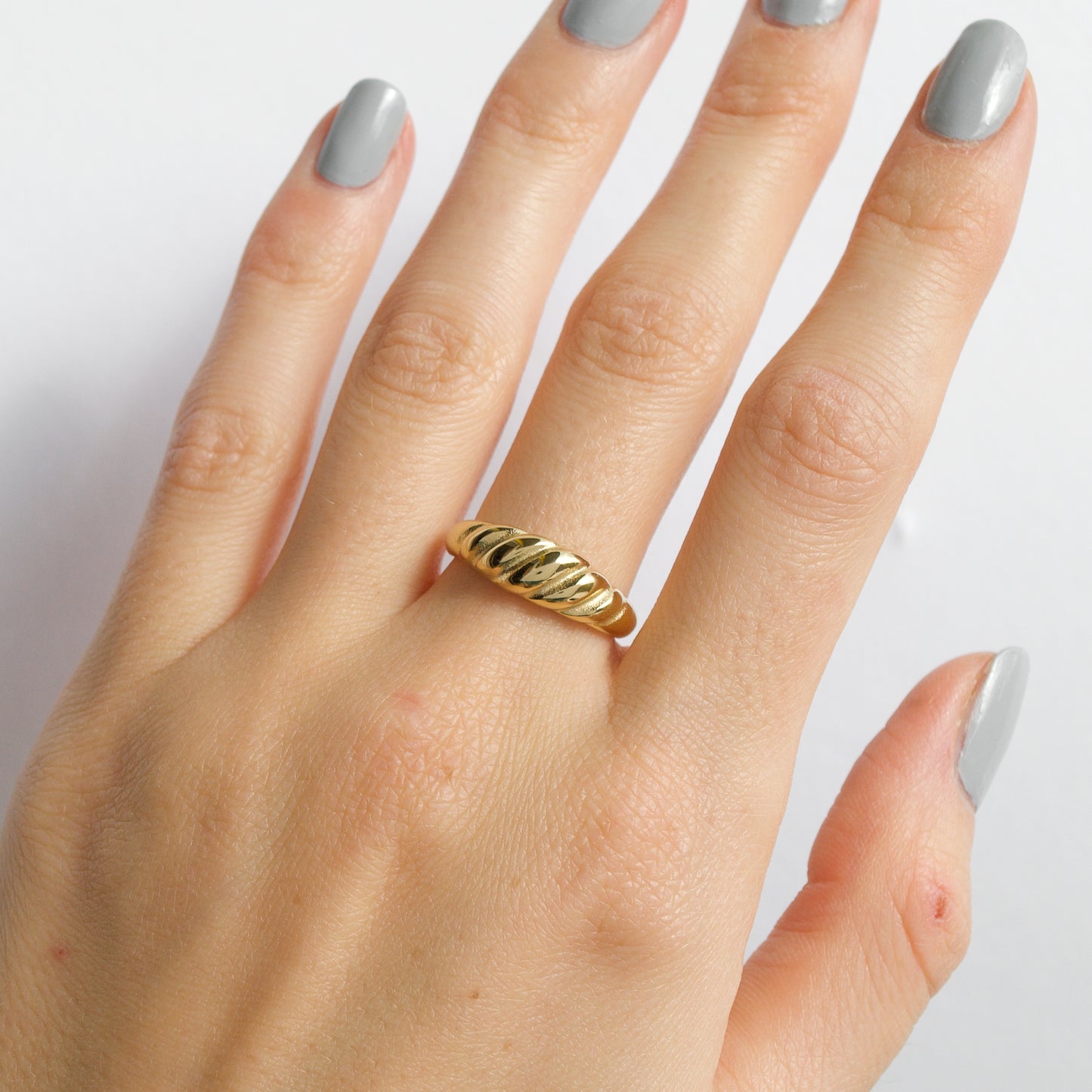 Croissant ring gold