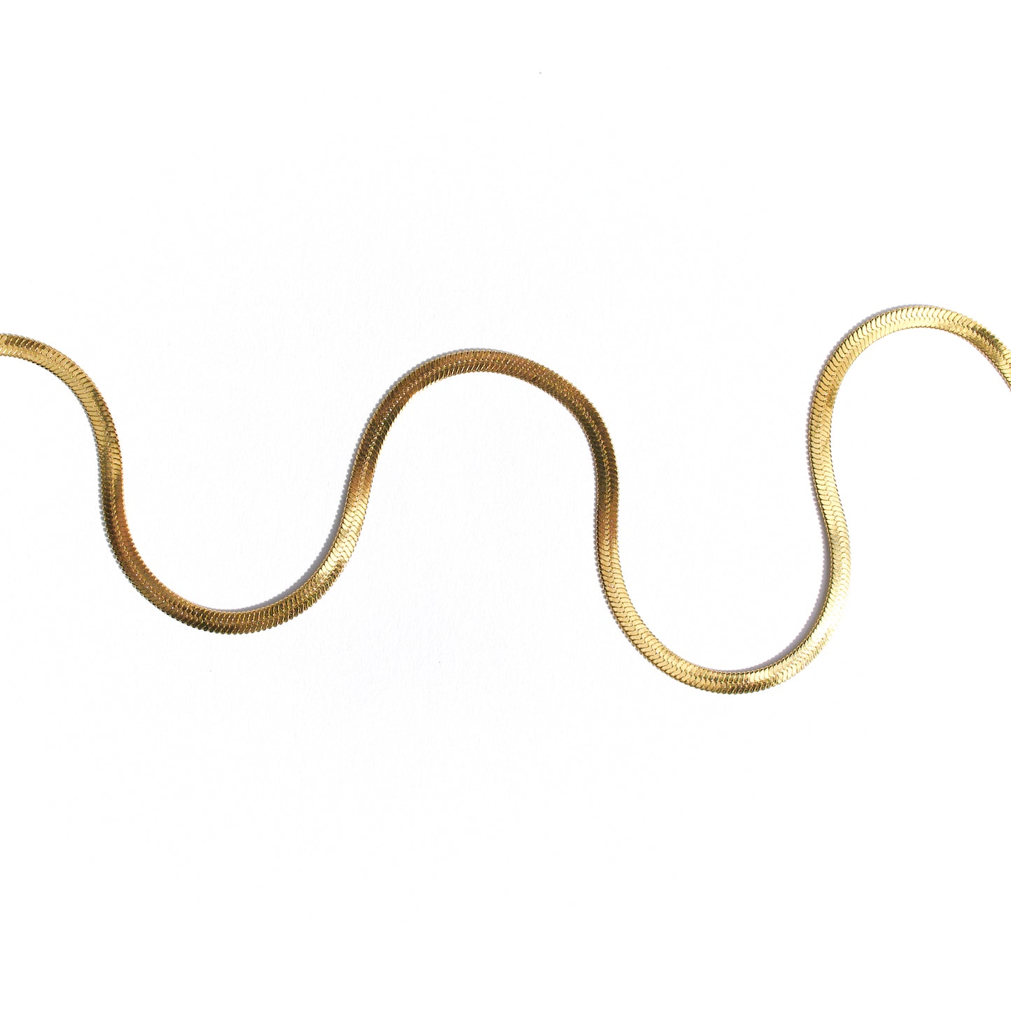 Sleek necklace gold