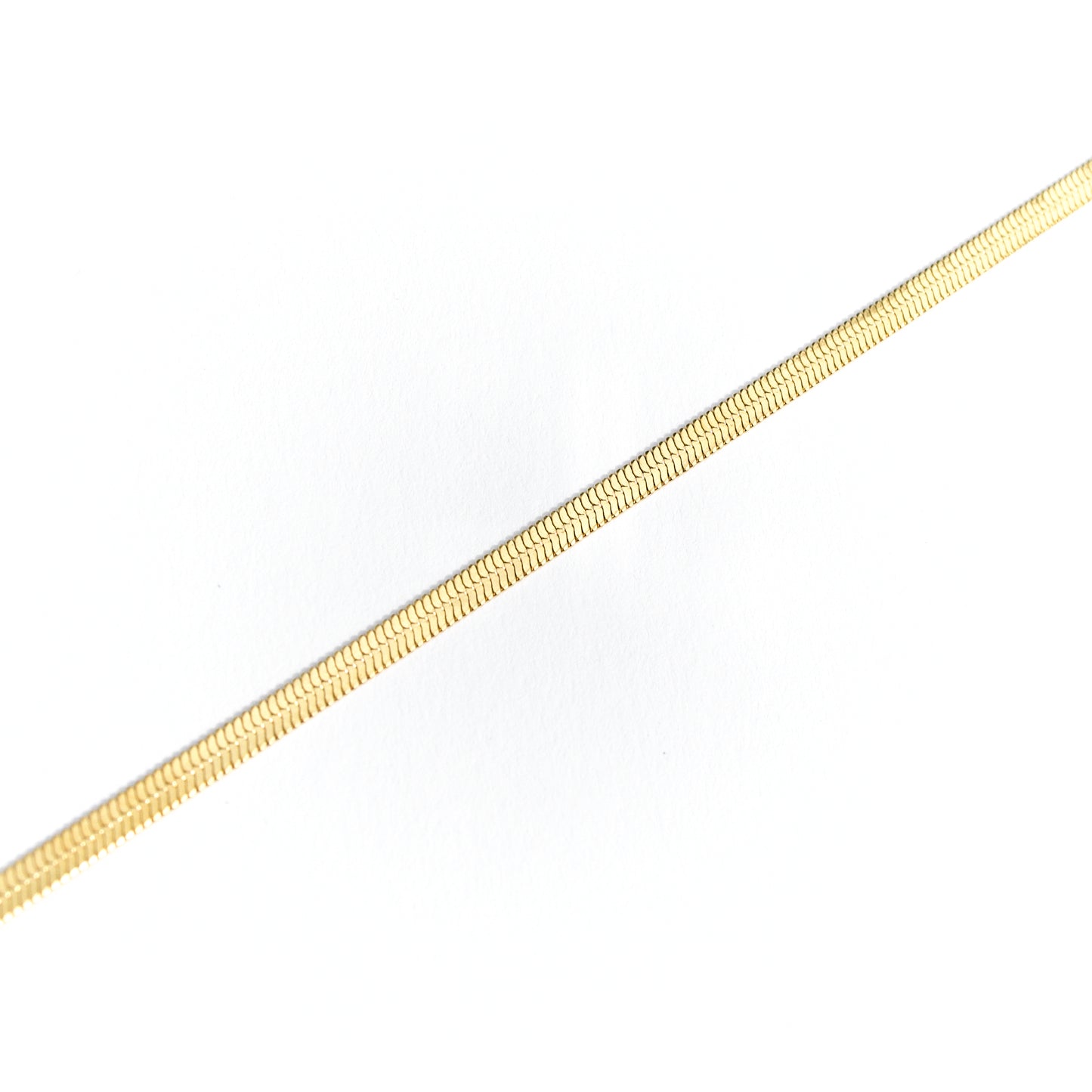 Sleek necklace gold