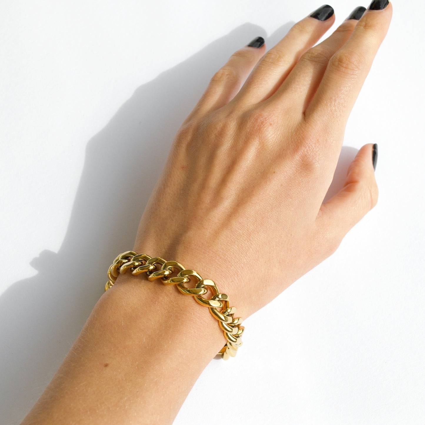 Statement bracelet gold