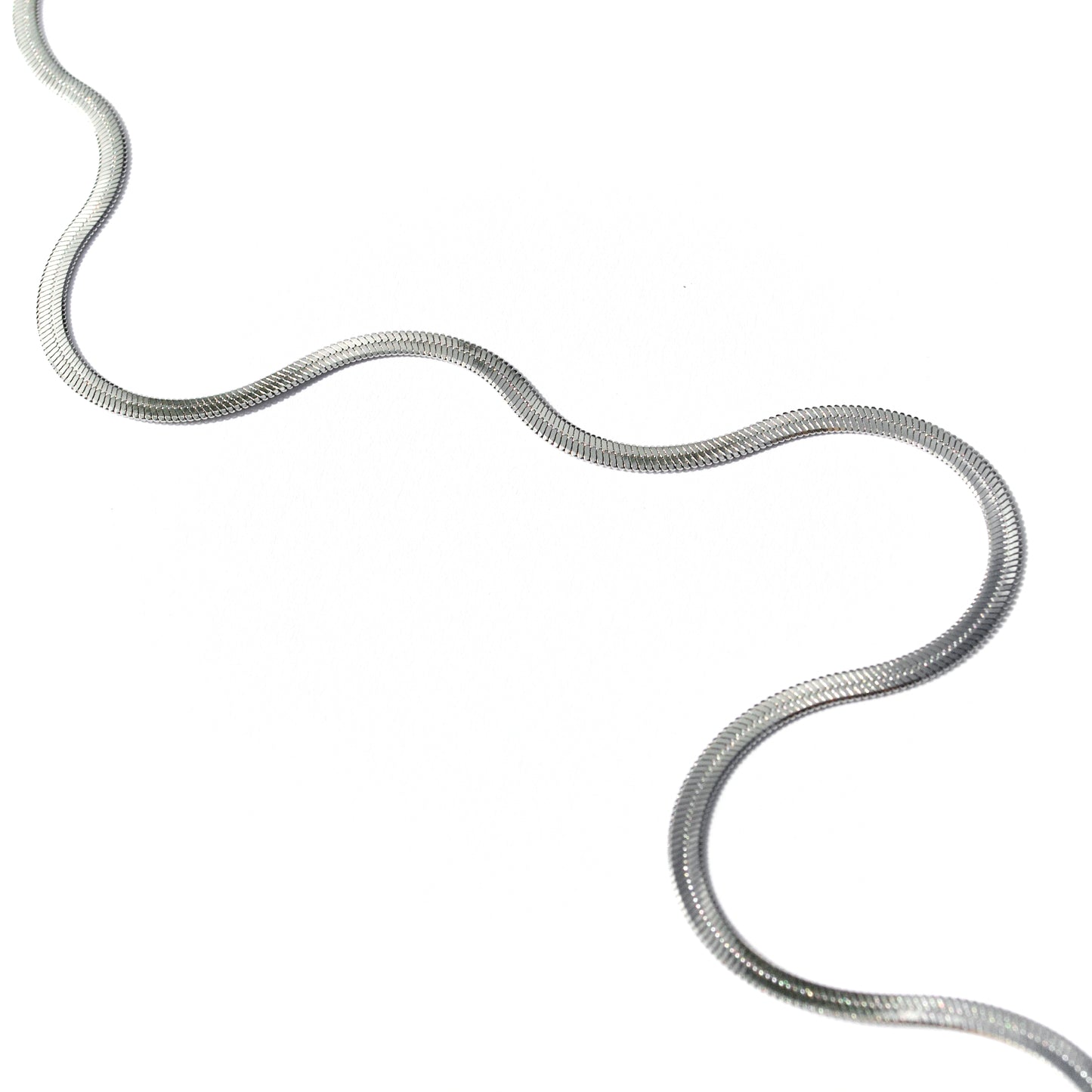 Sleek necklace silver